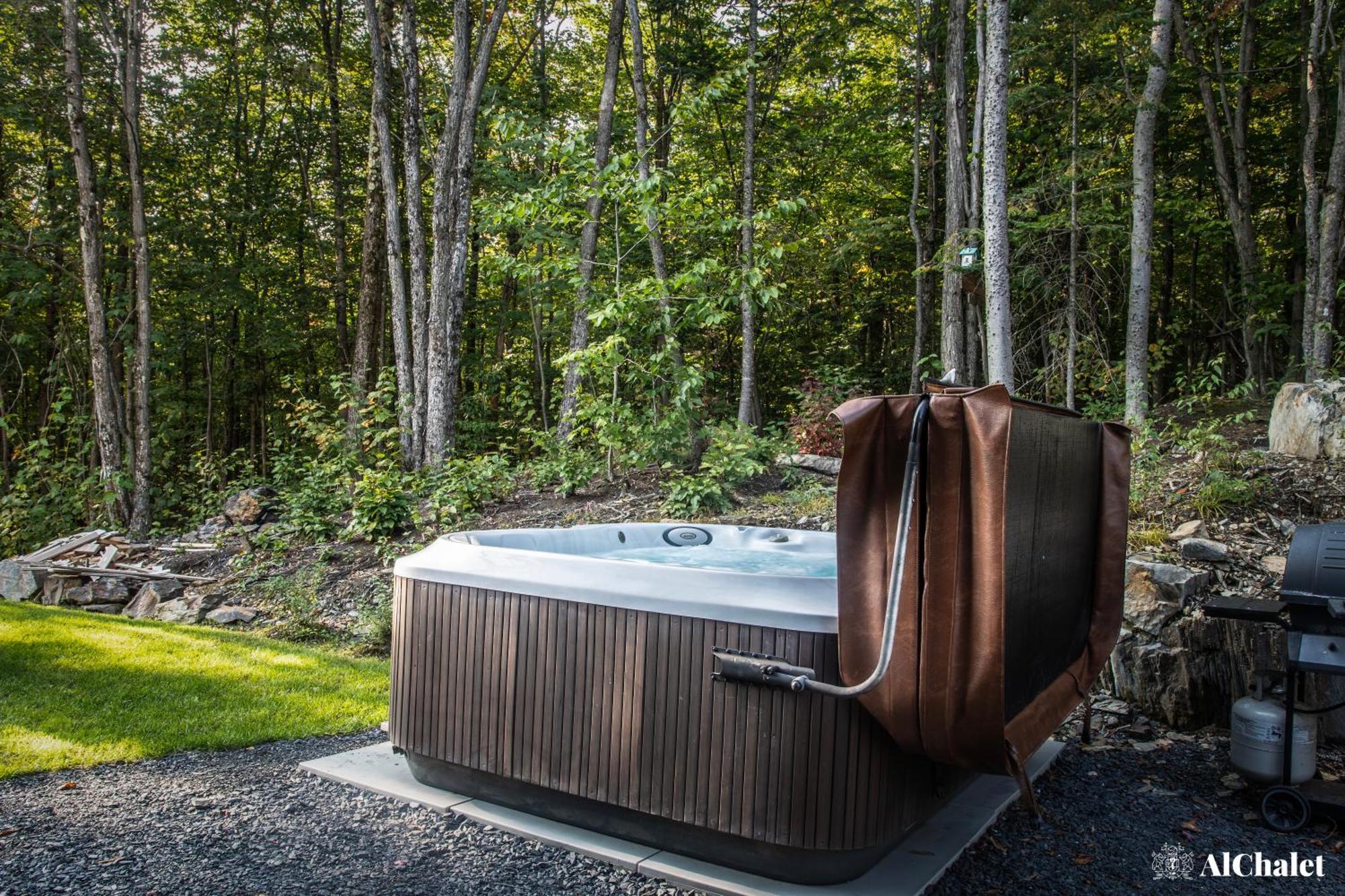 Chalet Woodpecker Lodge - Chaleureux Avec Foyer. Orford Exterior photo